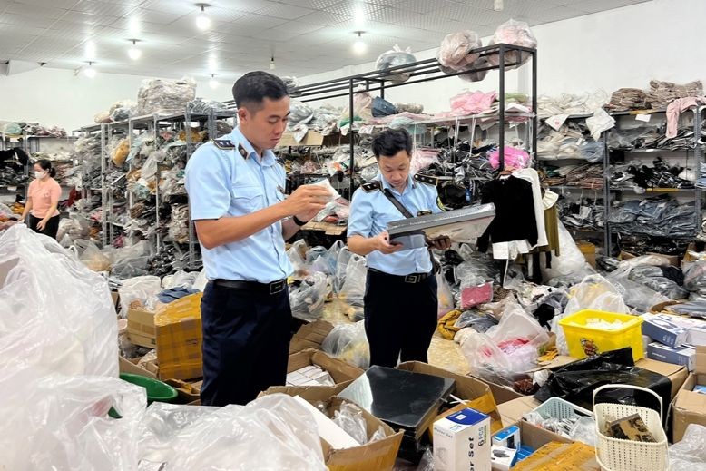 Việc siết chặt kiểm soát hàng giả tại Việt Nam: Bài học cho Gen Z và thị trường nội địa